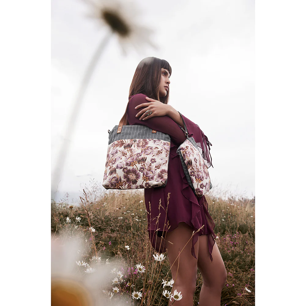10012-peonie-s-pleasure-tote-bag-1.webp