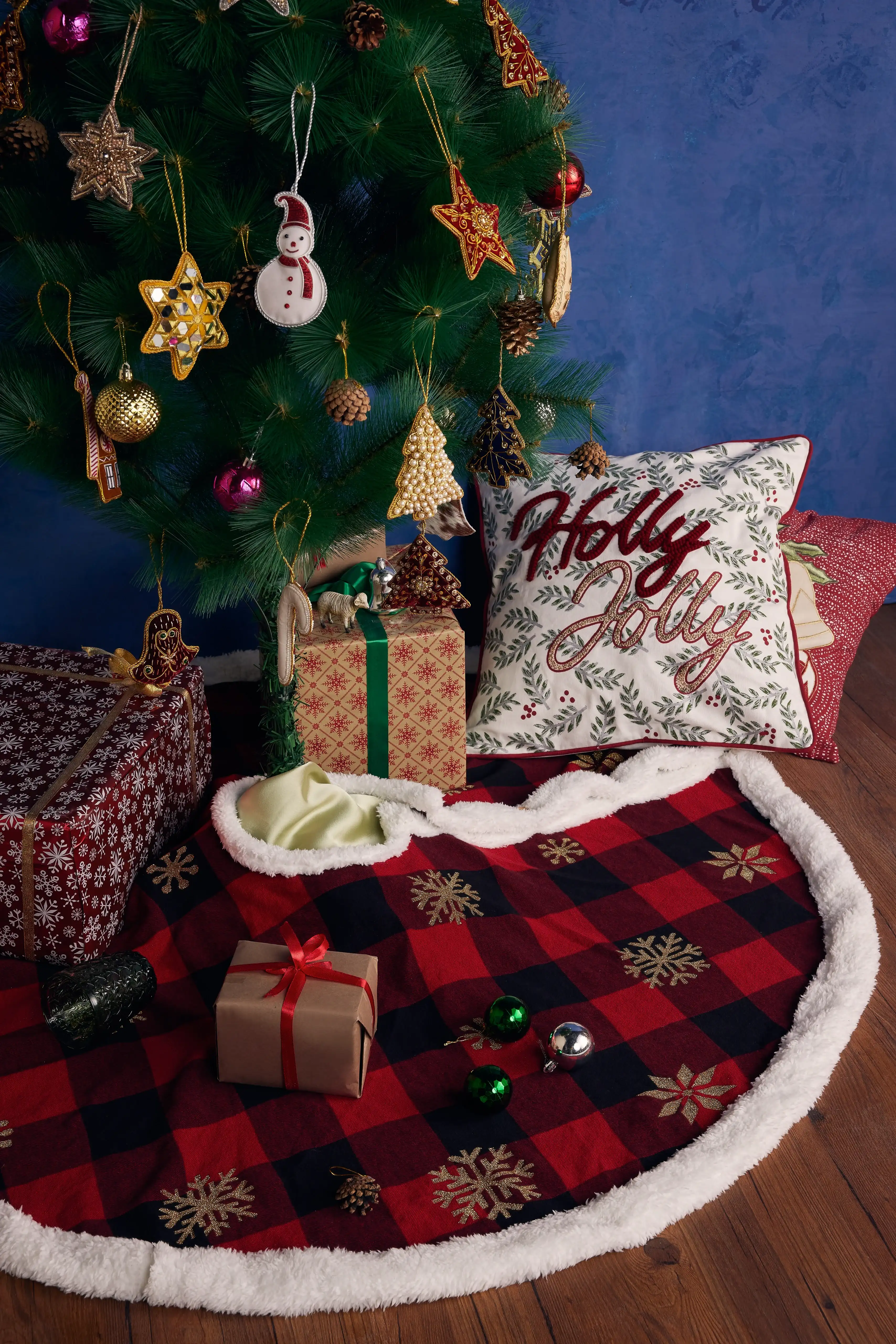 1002-bell-of-cheer-beaded-ornament-1.webp