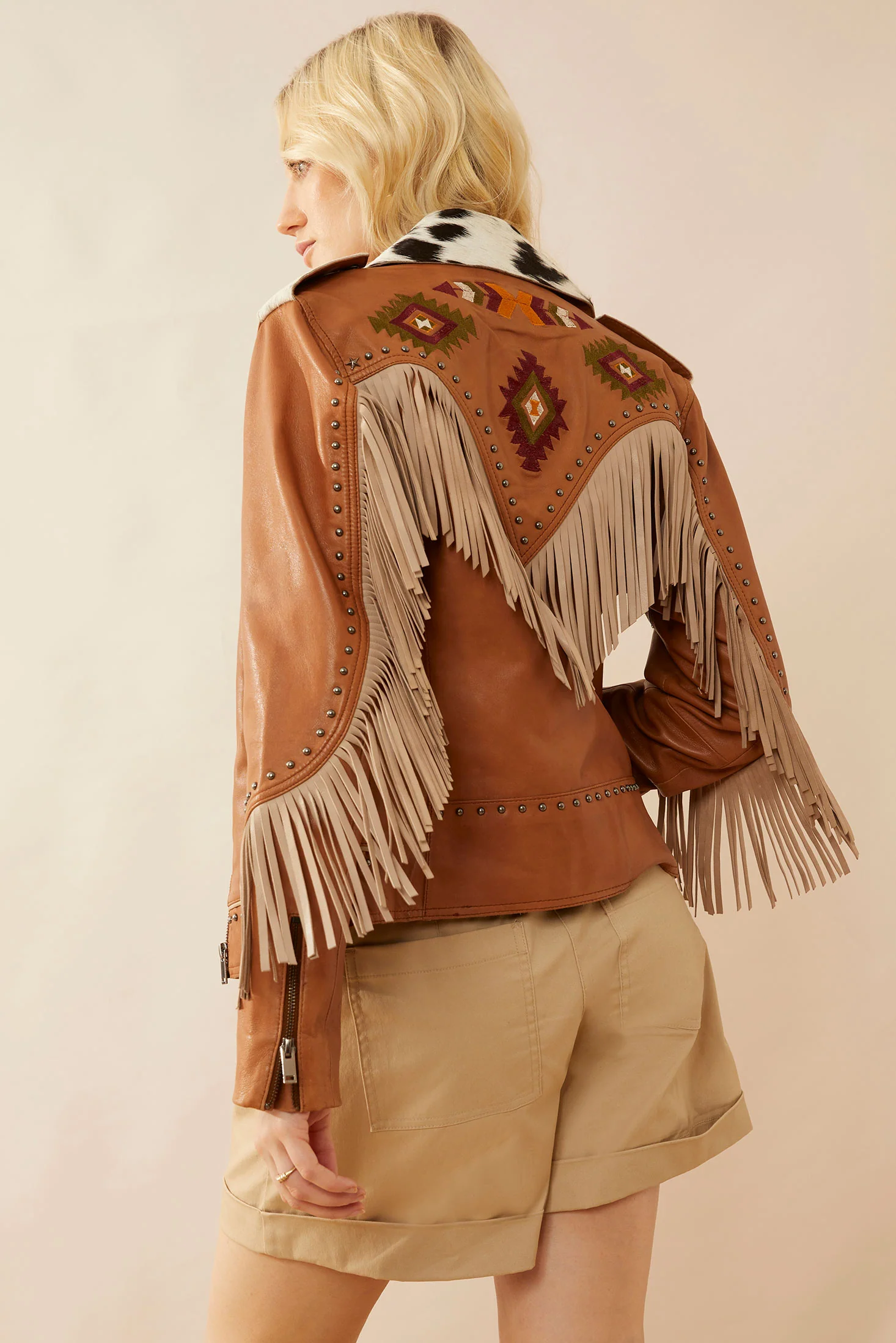 10095-phoenix-fringed-leather-jacket-in-camel-1.webp