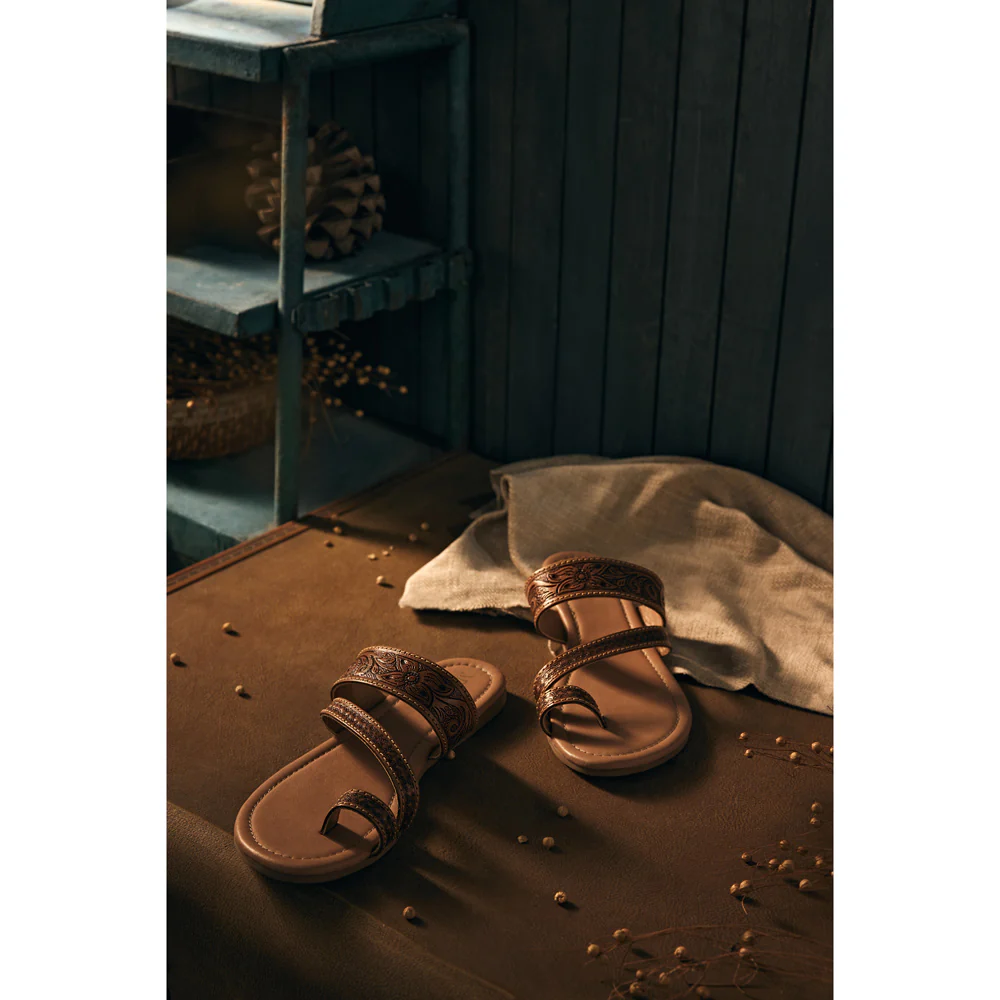 10257-point-ridge-hand-tooled-sandals-1.webp