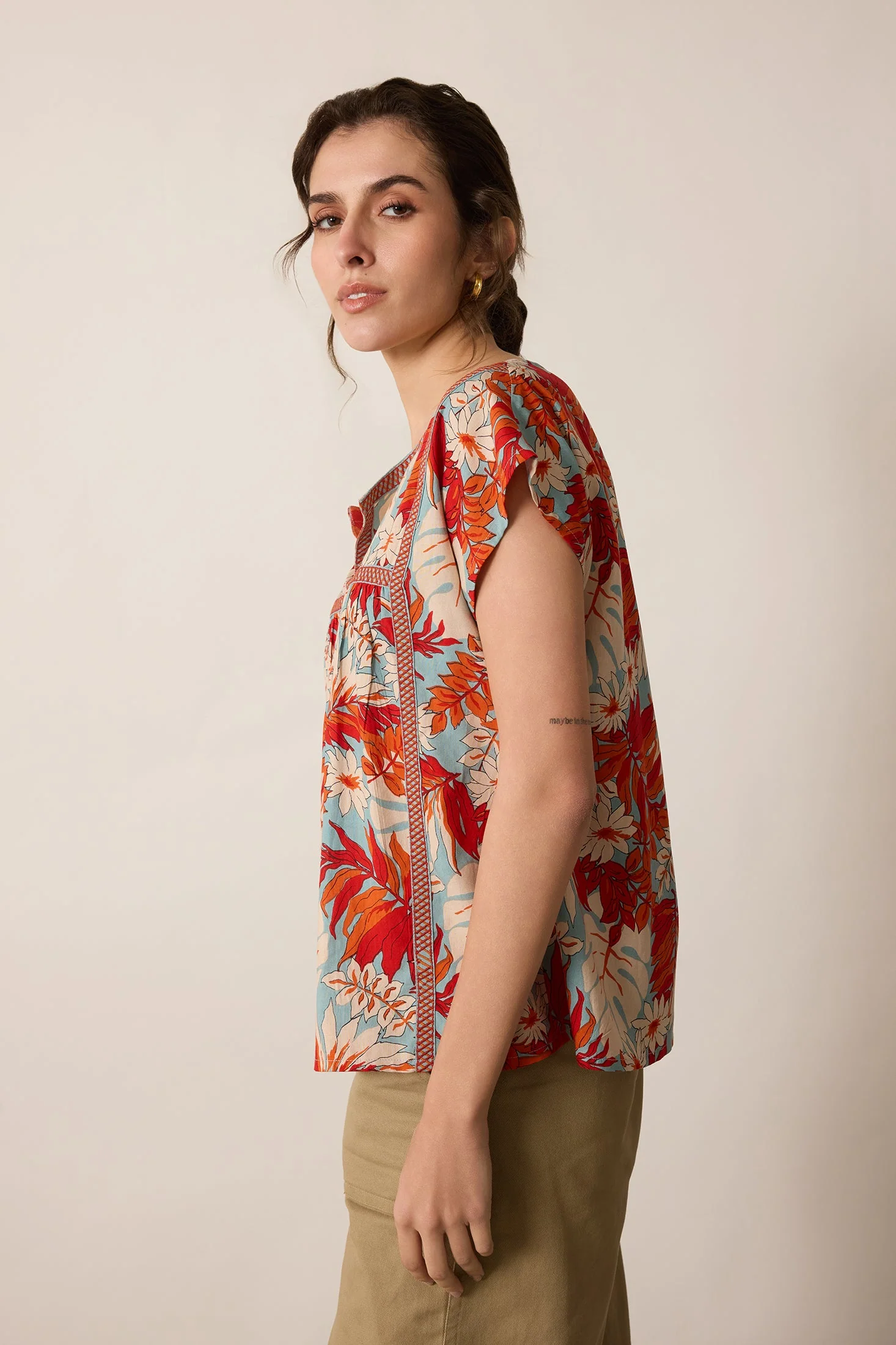 10338-posey-floral-print-top-in-multicolor-1.webp