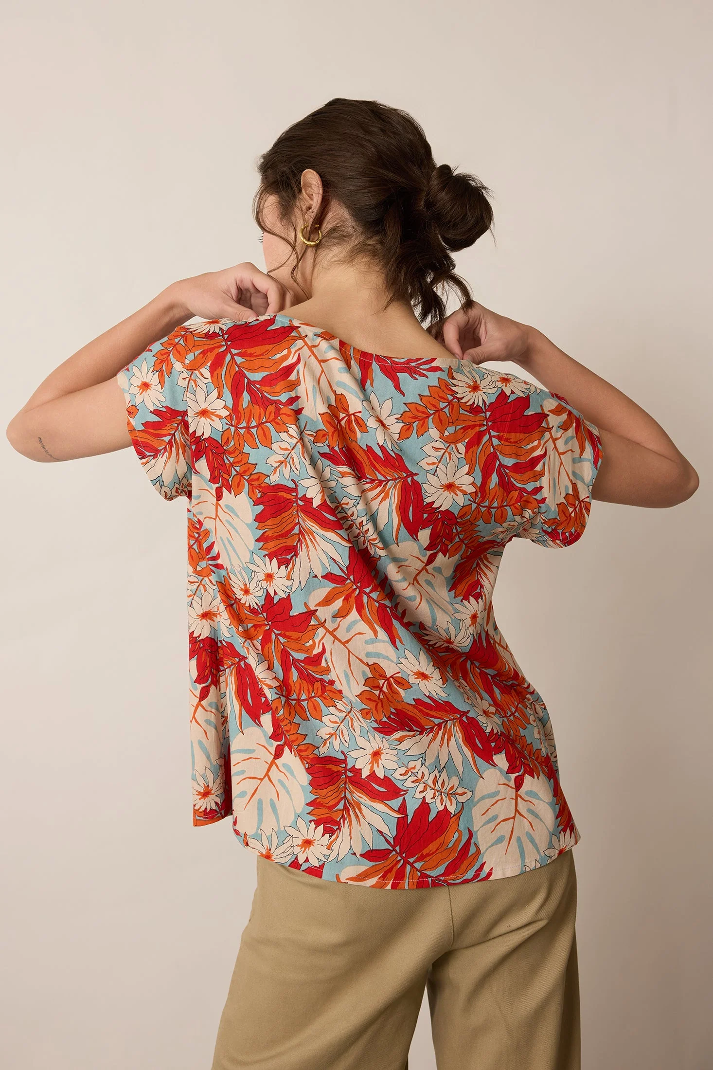 10338-posey-floral-print-top-in-multicolor-1.webp