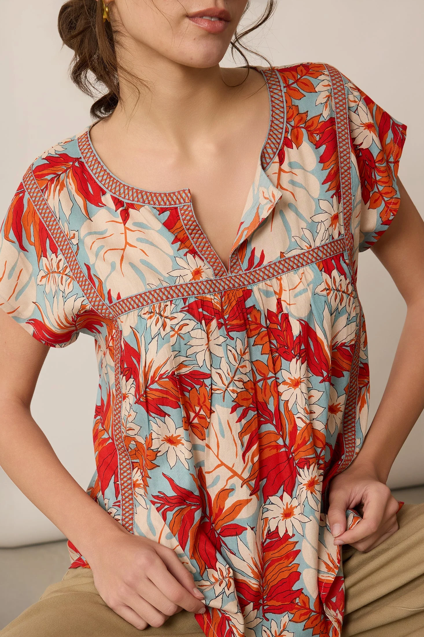 10338-posey-floral-print-top-in-multicolor-1.webp