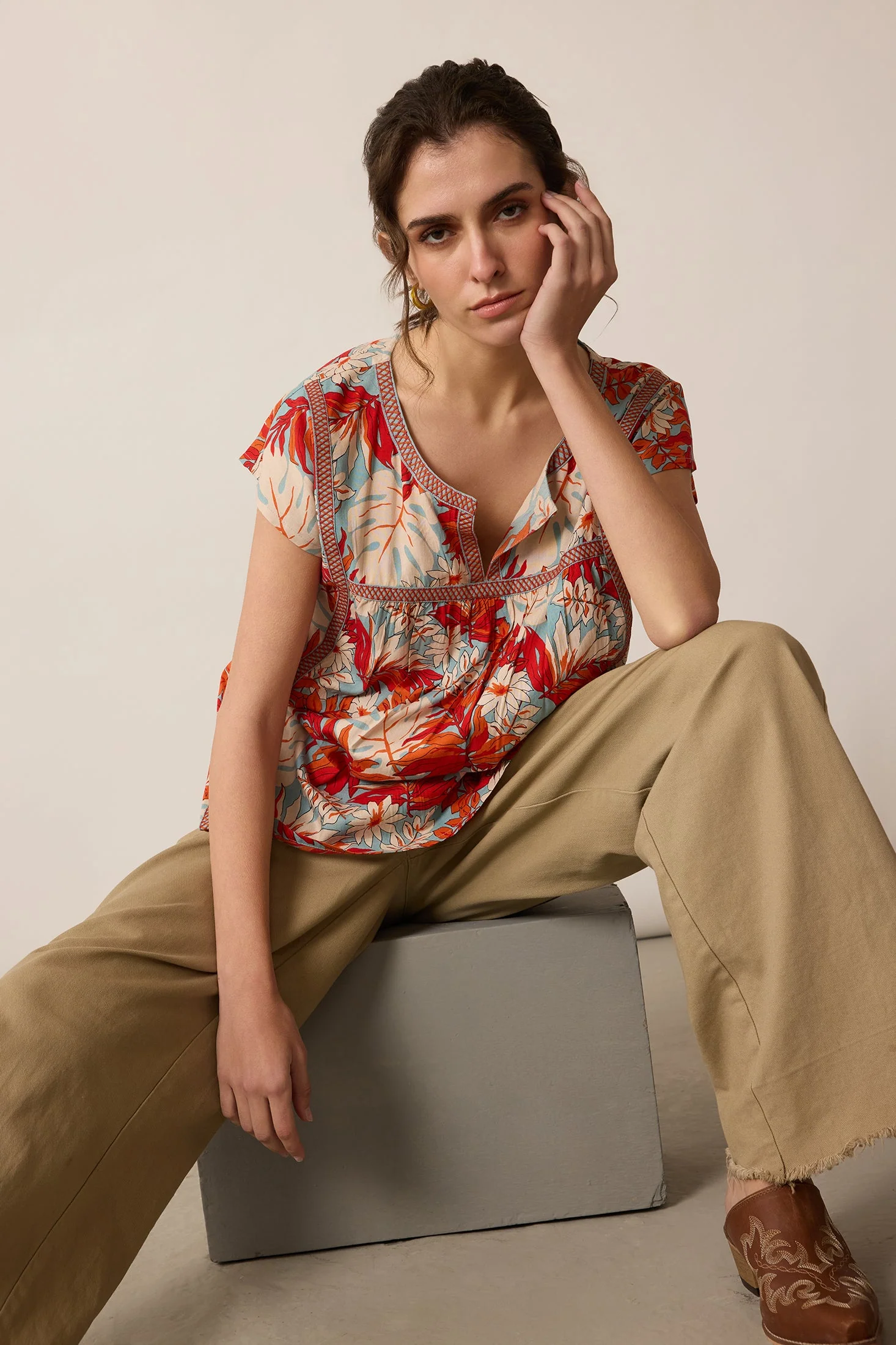 10338-posey-floral-print-top-in-multicolor-1.webp