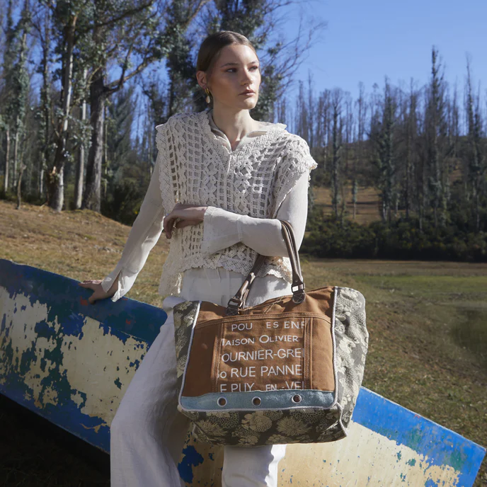 10758-rare-hues-tote-bag-1.webp