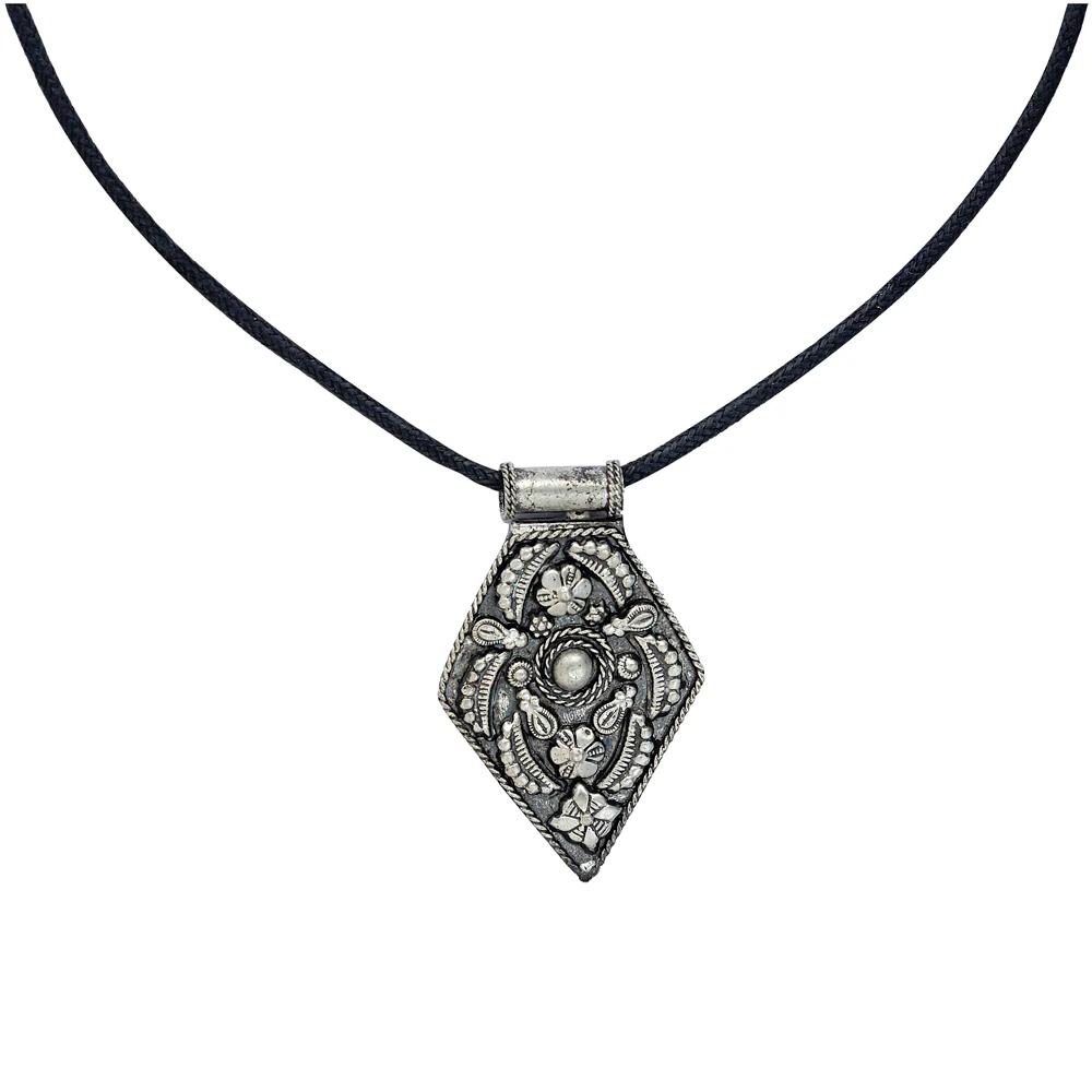 10851-reflections-pendant-necklace-1.webp