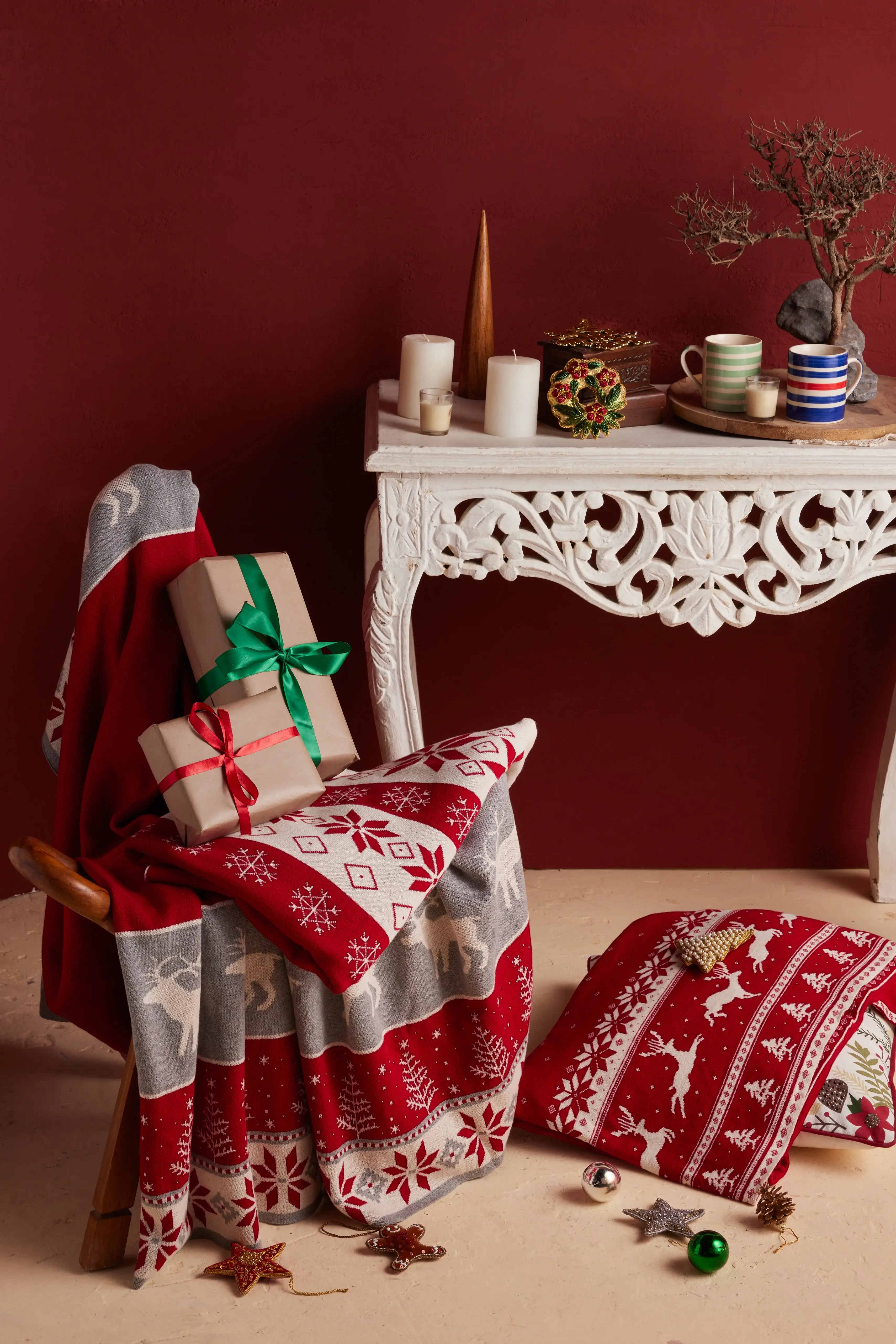 10875-reindeer-in-a-row-throw-1.webp