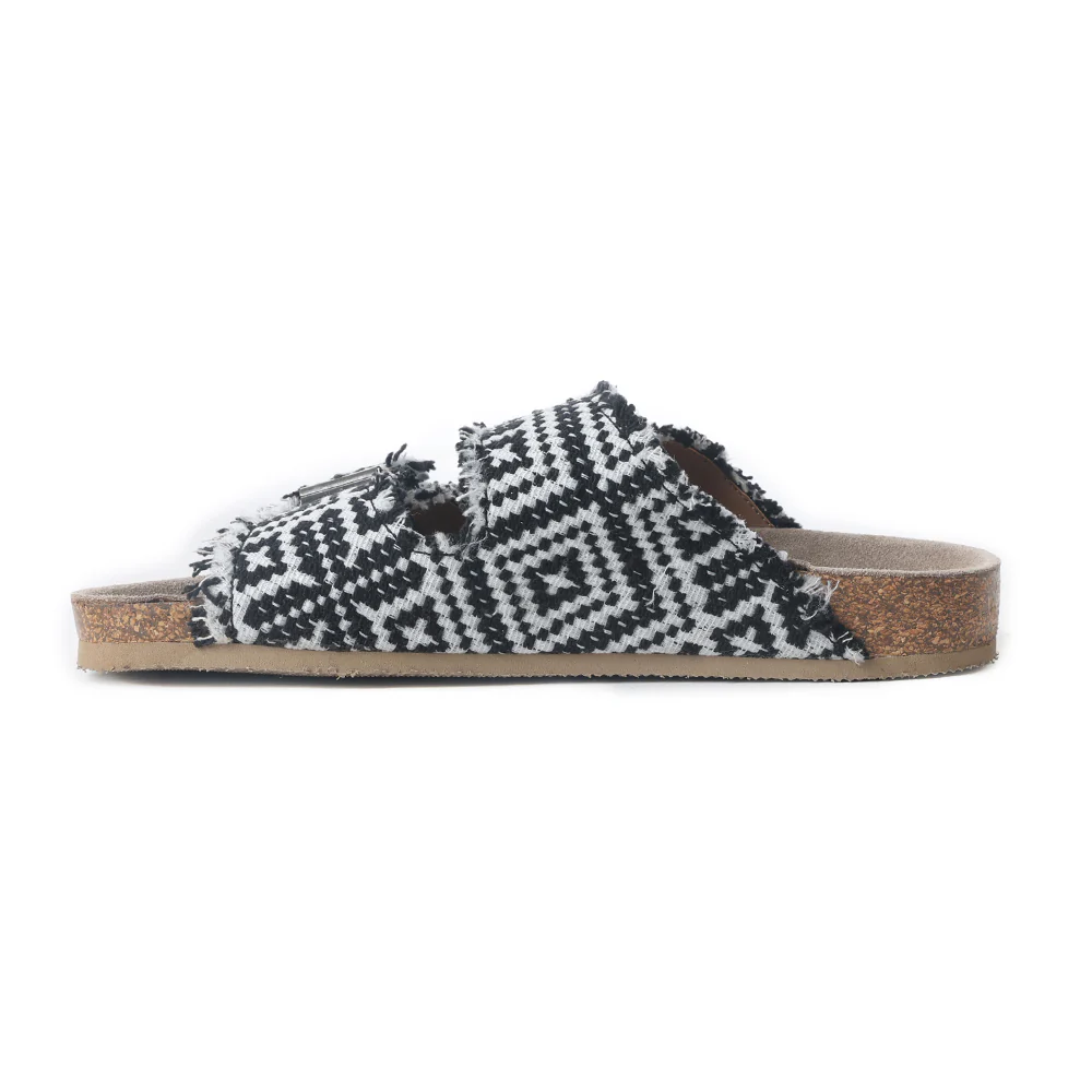 10934-ridge-denim-sandals-in-black-white-1.webp