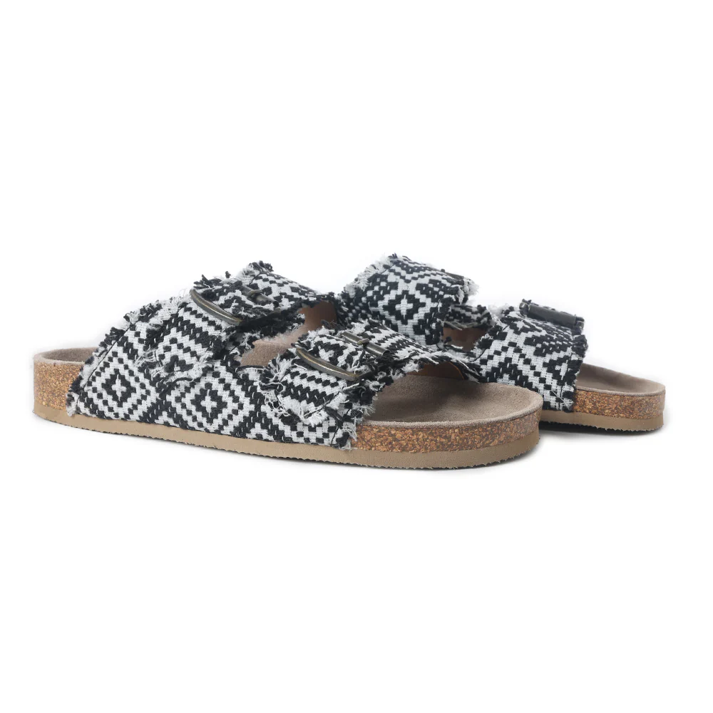 10934-ridge-denim-sandals-in-black-white-1.webp