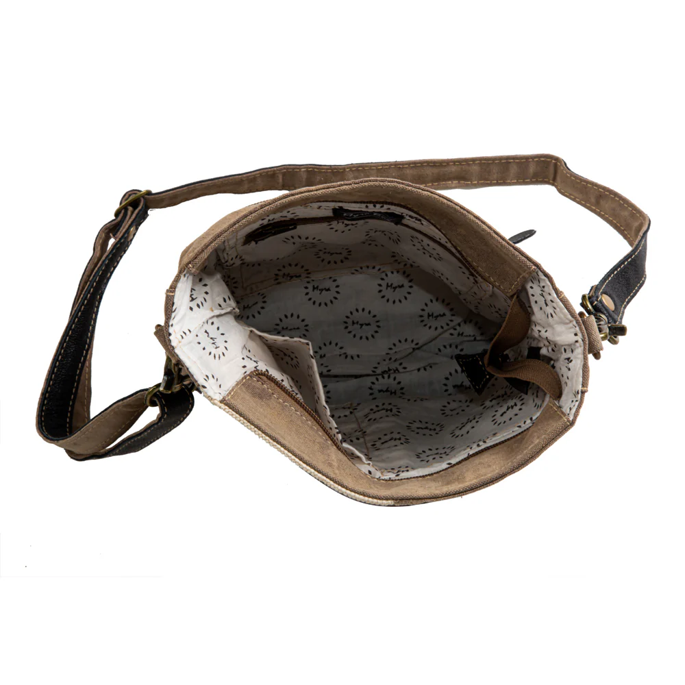11204-route-86-shoulder-bag-1.webp