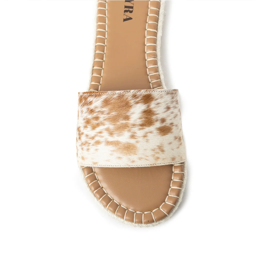 11241-running-pony-sandals-in-brown-white-hairon-1.webp