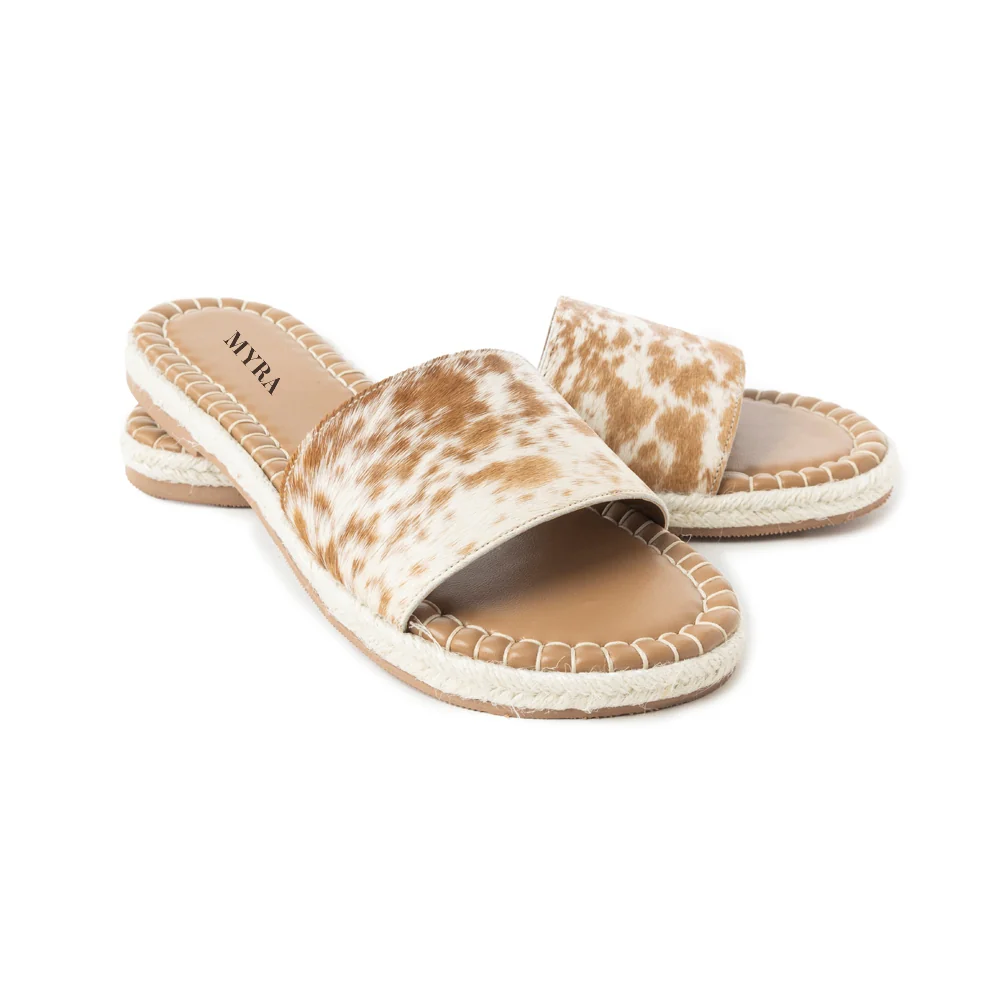 11241-running-pony-sandals-in-brown-white-hairon-1.webp