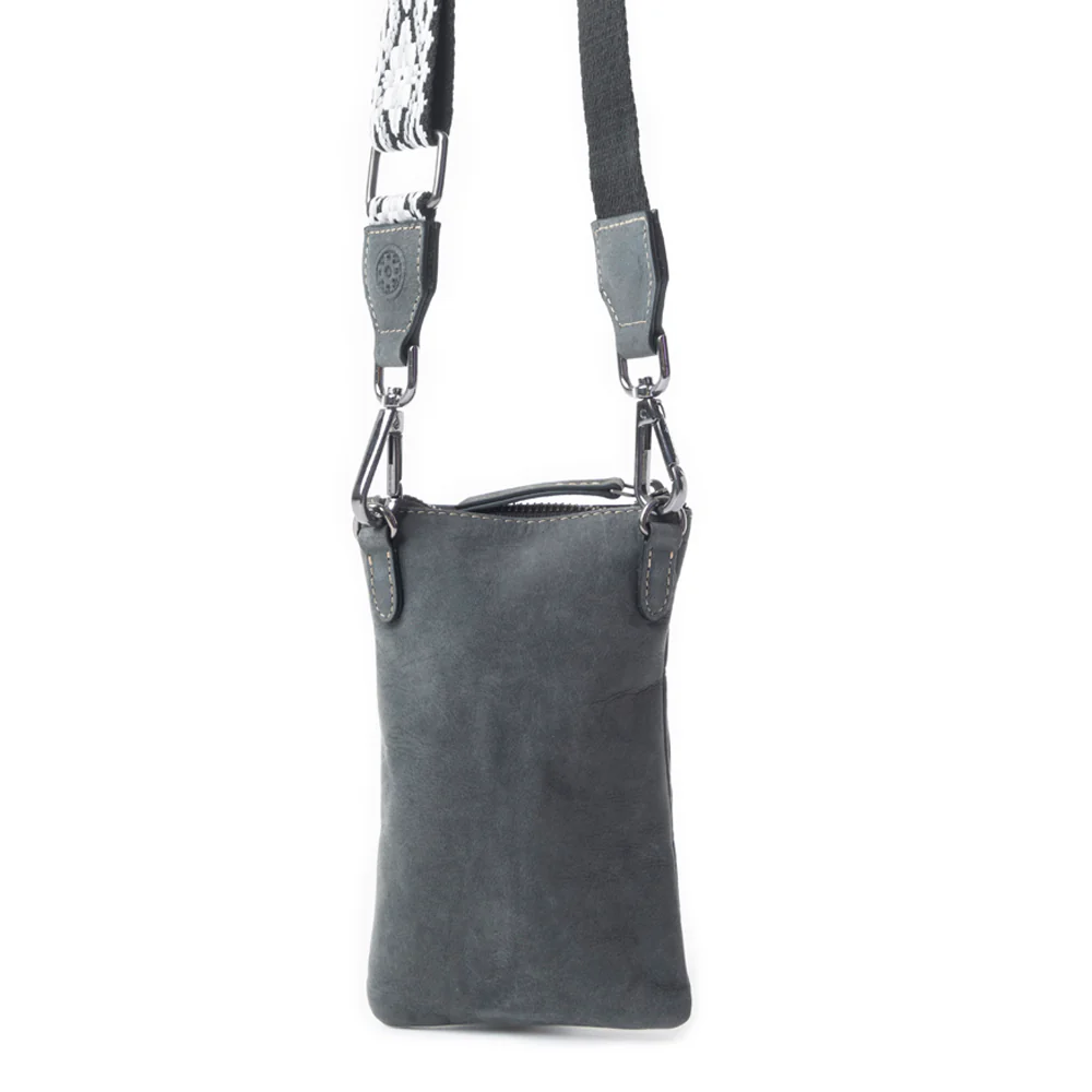 11377-saguaro-scout-leather-bag-in-black-1.webp