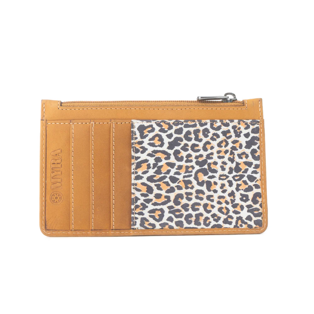 11539-savannah-chic-leather-credit-card-holder-in-leopard-print-1.webp