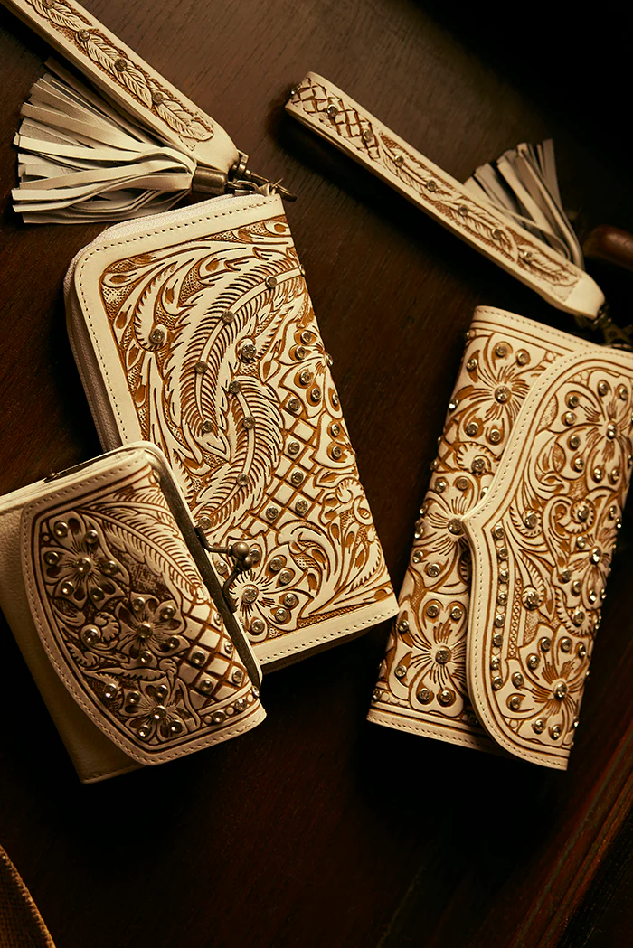 12204-sparkling-desert-moon-luxe-wallet-in-chocolate-white-1.webp