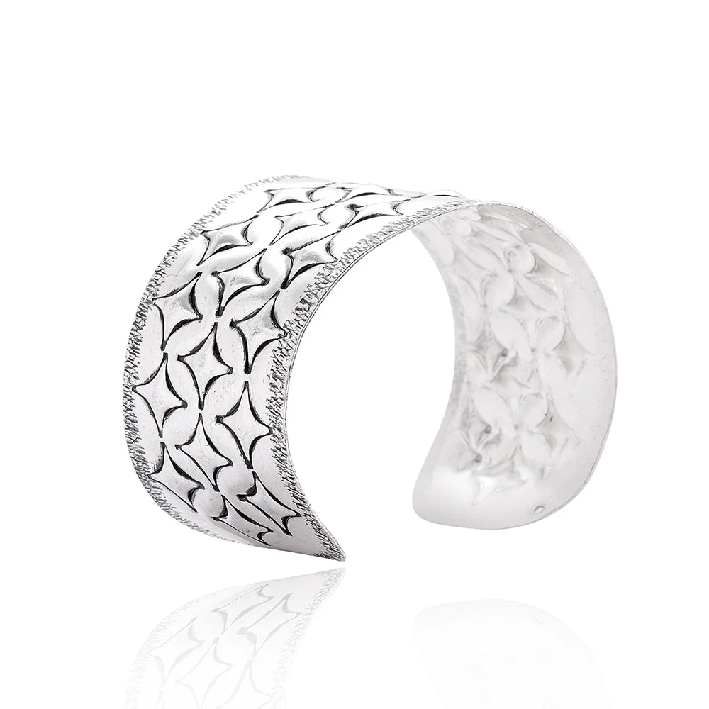 12293-spruce-tradition-cuff-bracelet-1.webp