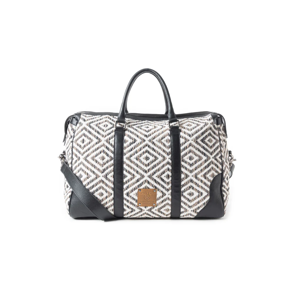 12323-stallion-way-duffel-in-black-1.webp