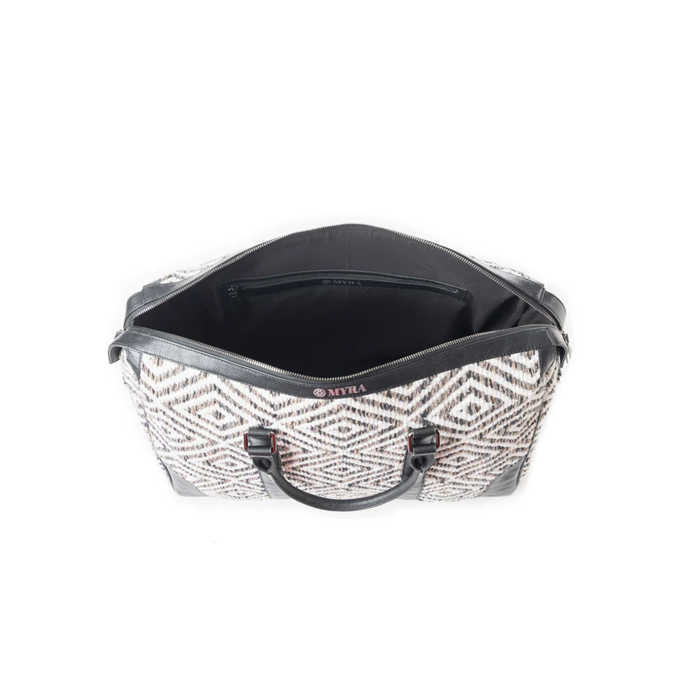 12323-stallion-way-duffel-in-black-1.webp