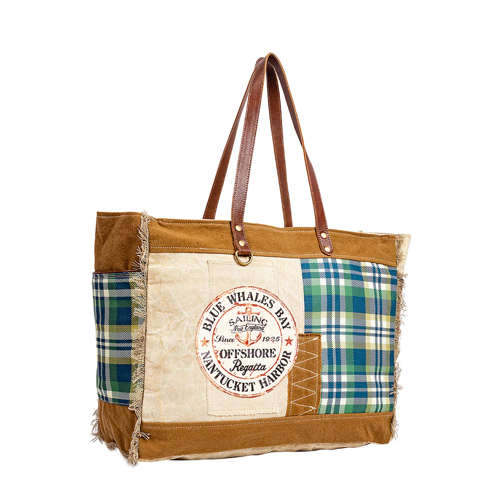 1307-blue-whales-bay-weekender-bag-1.webp
