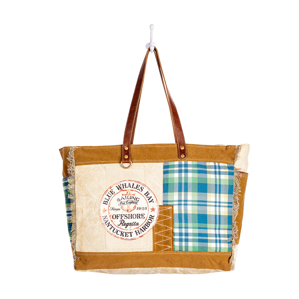 1307-blue-whales-bay-weekender-bag-1.webp