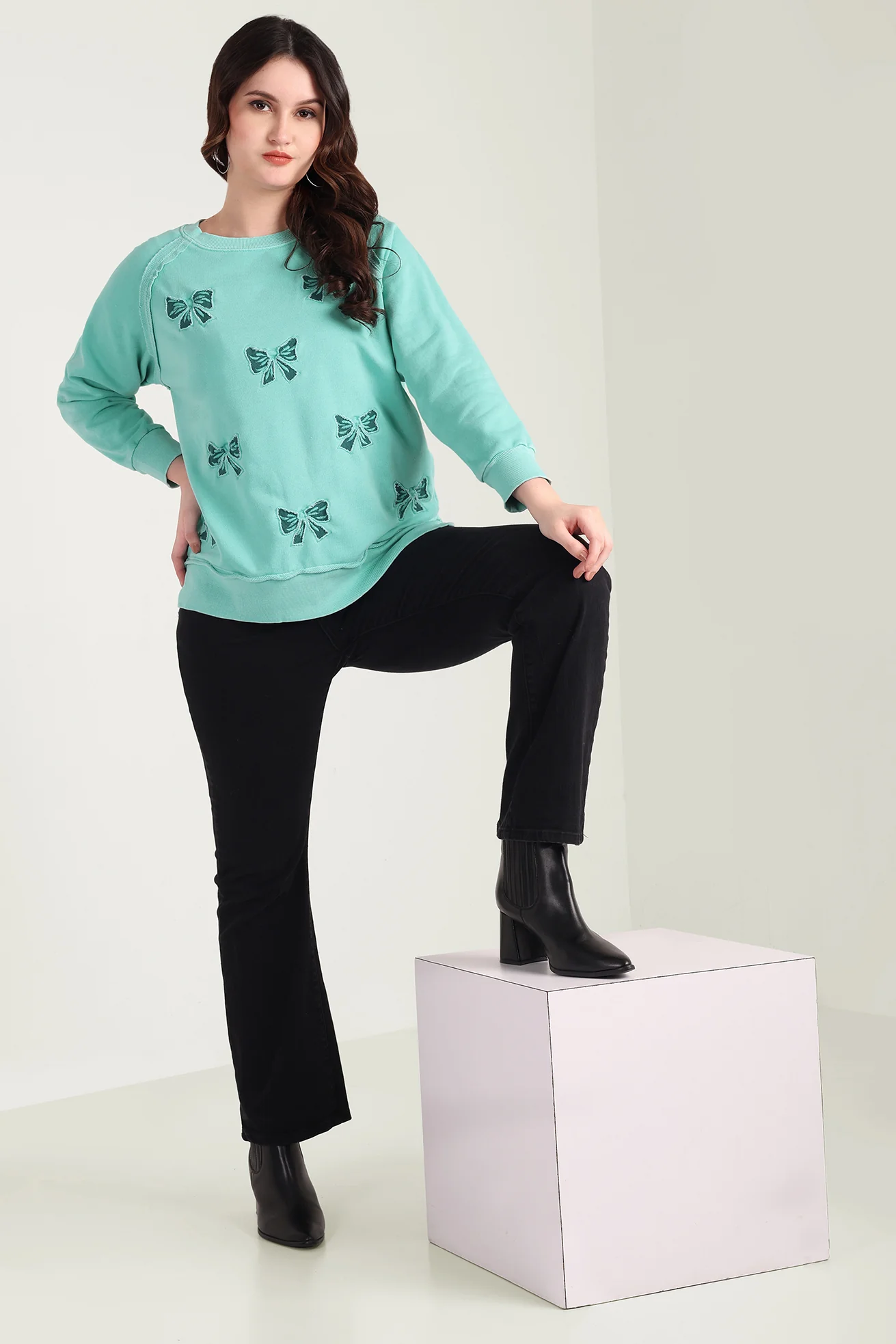 13127-the-meadow-love-sweatshirt-in-lake-green-1.webp