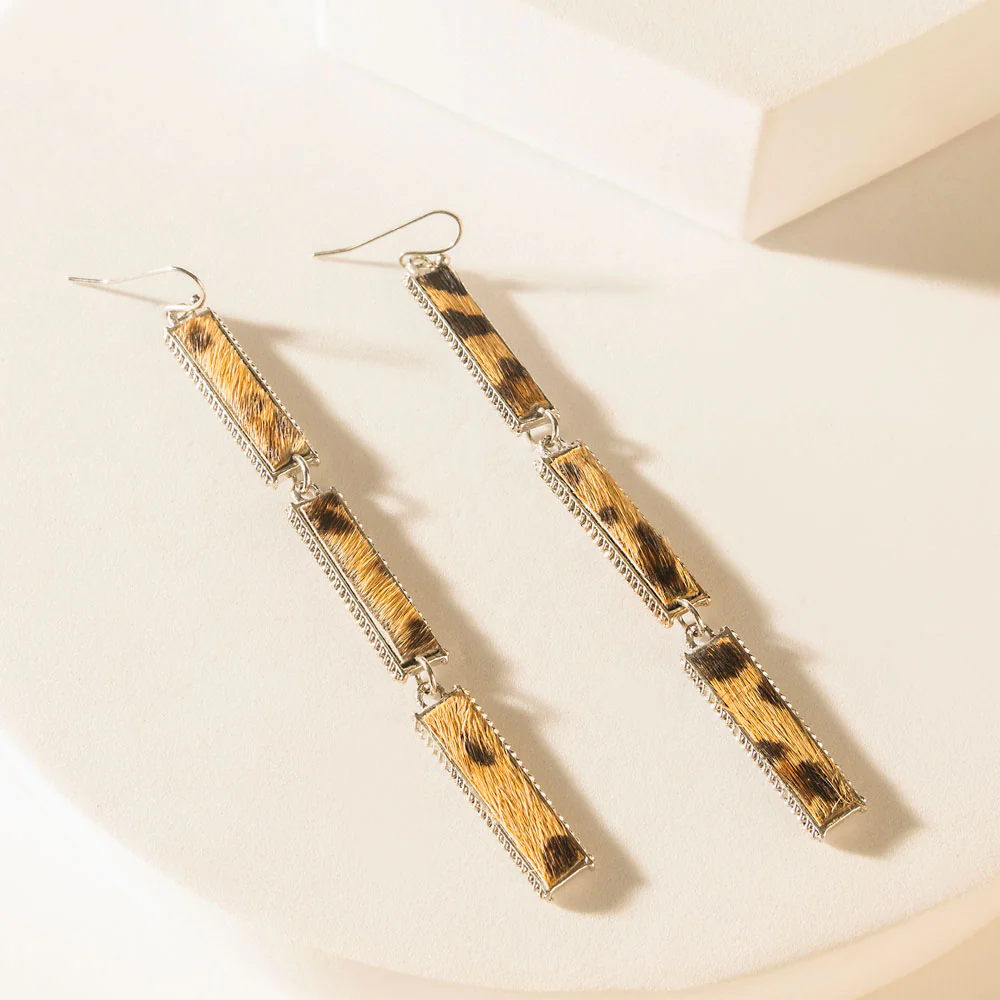 The Montana Streaks Earrings in Speckle Brown