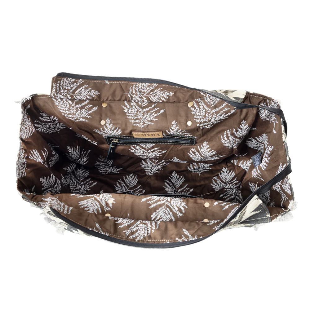 13482-tribal-spirit-adventure-weekender-bag-in-black-white-1.webp