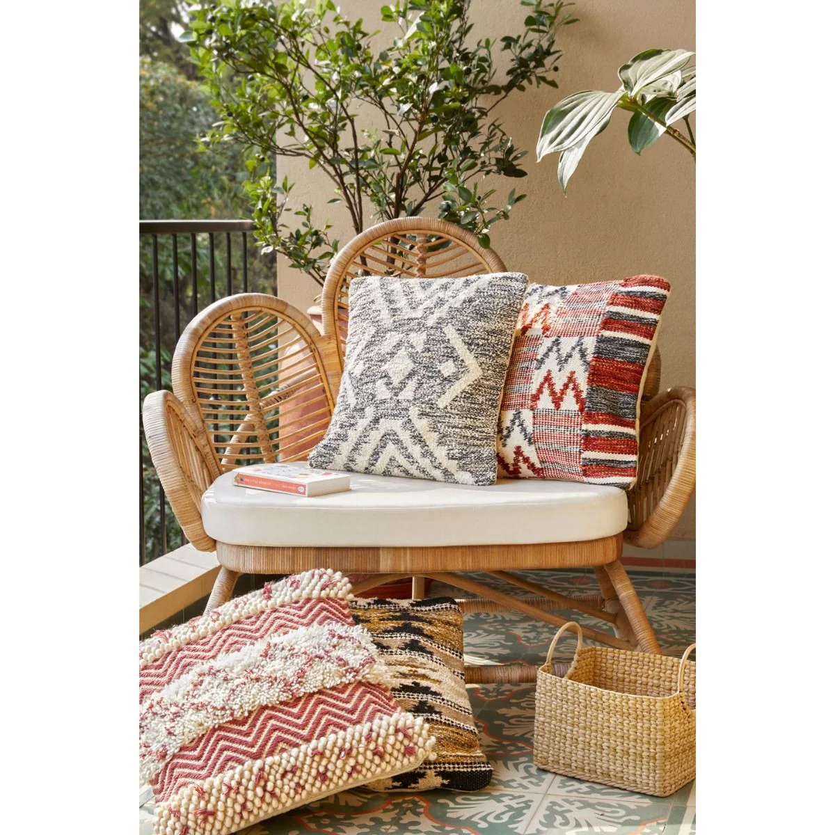13552-tuck-in-cushion-cover-1.webp