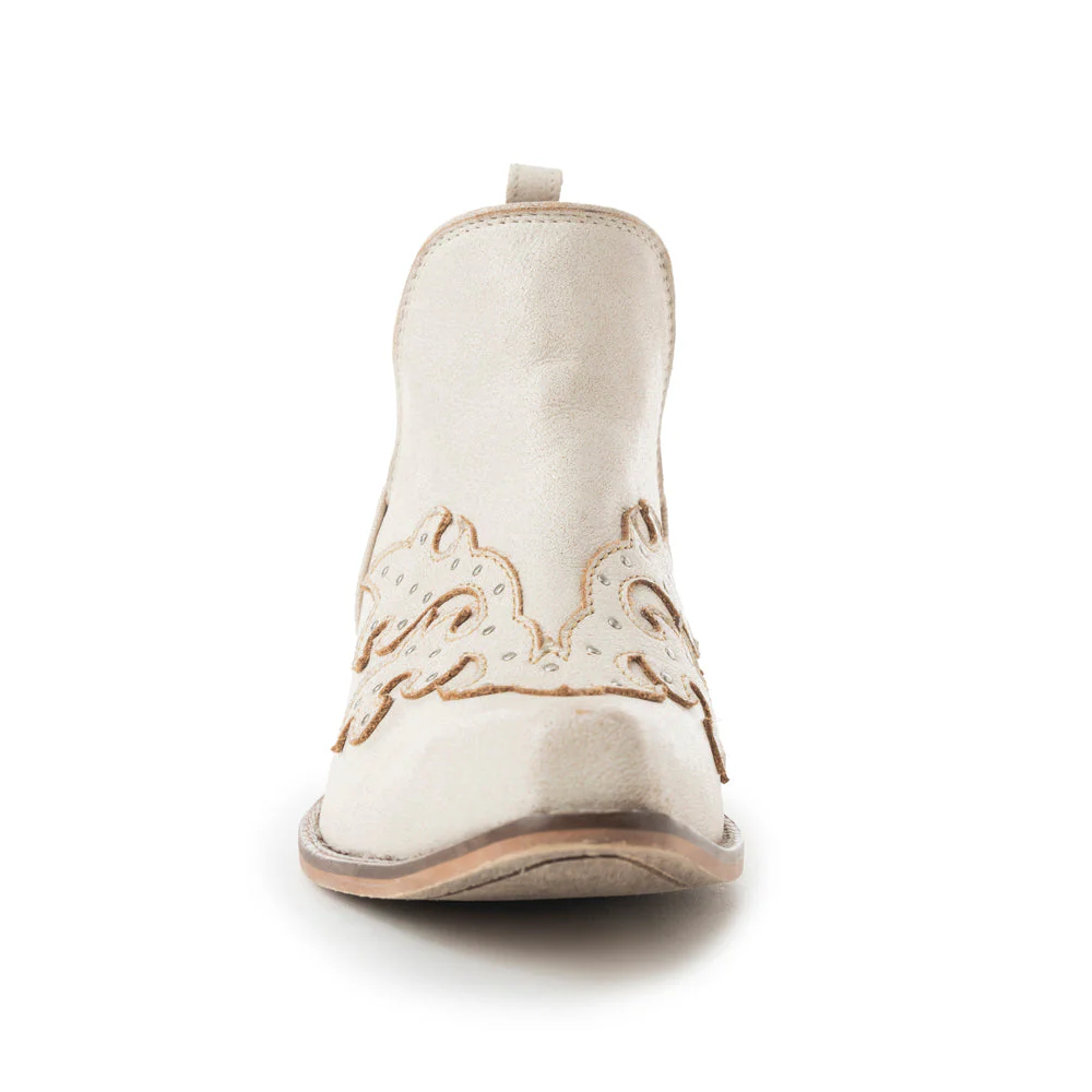13627-twin-forks-booties-in-crackle-white-1.webp