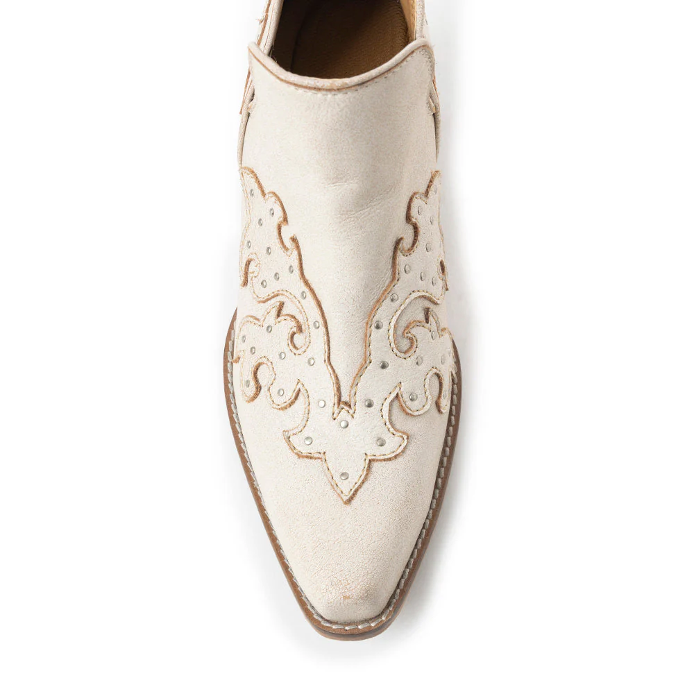 13627-twin-forks-booties-in-crackle-white-1.webp