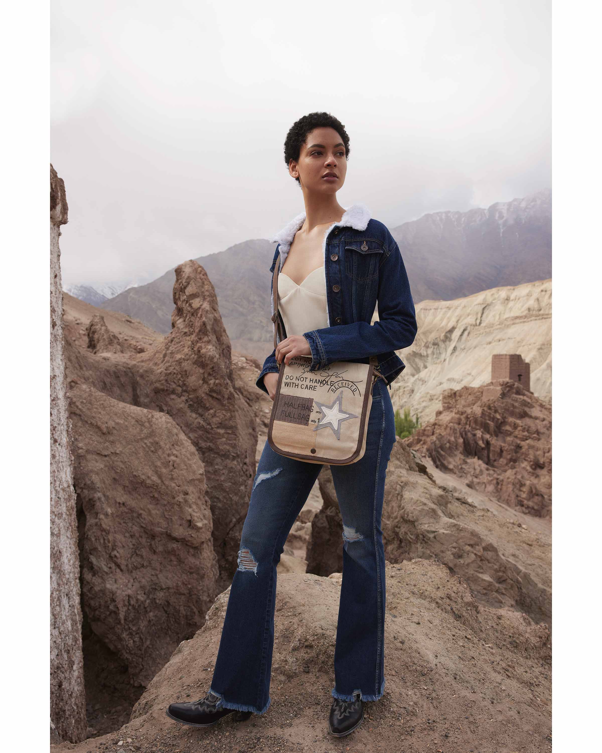 13903-vintage-adventurer-messenger-bag-1.webp