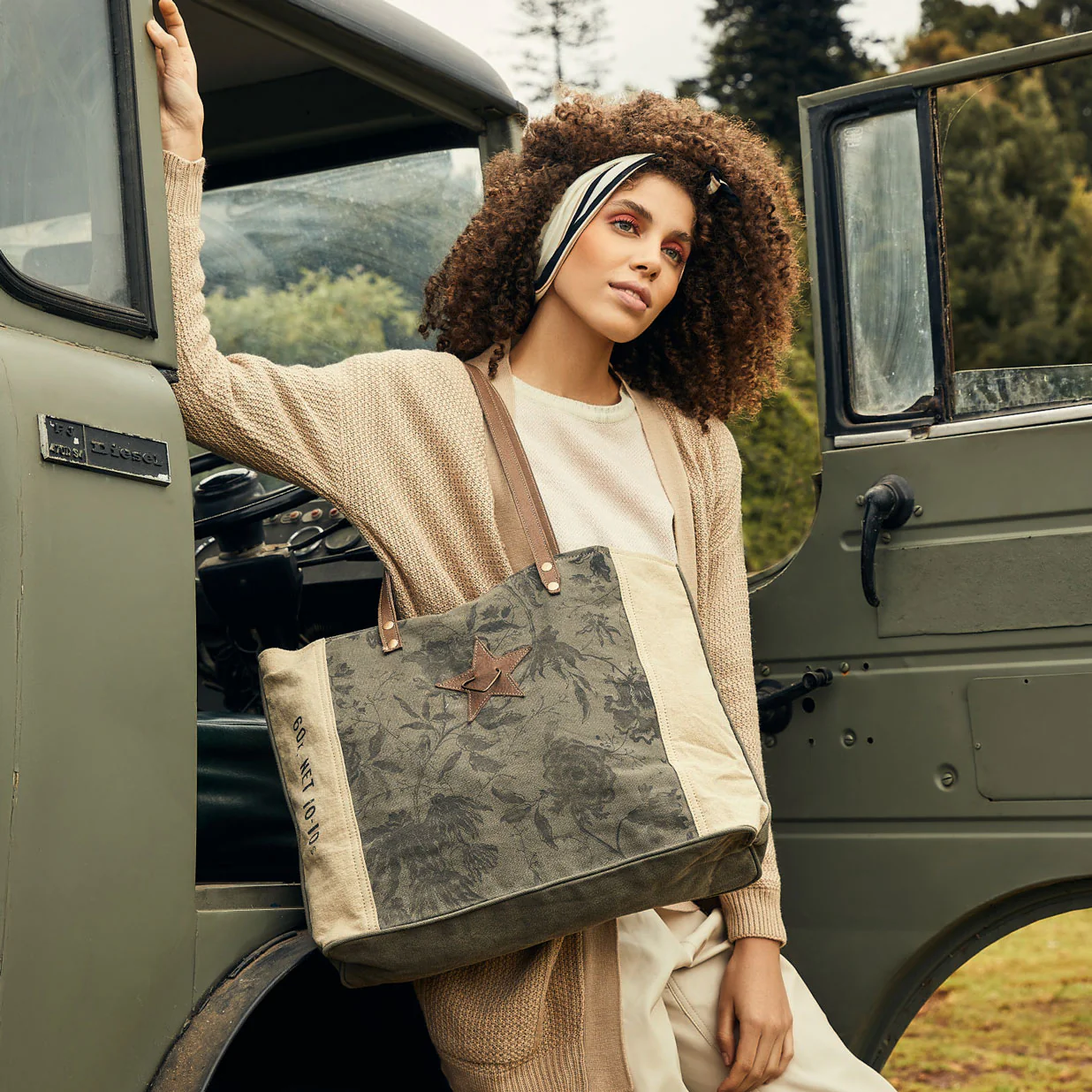 14005-warp-tote-bag-1.webp