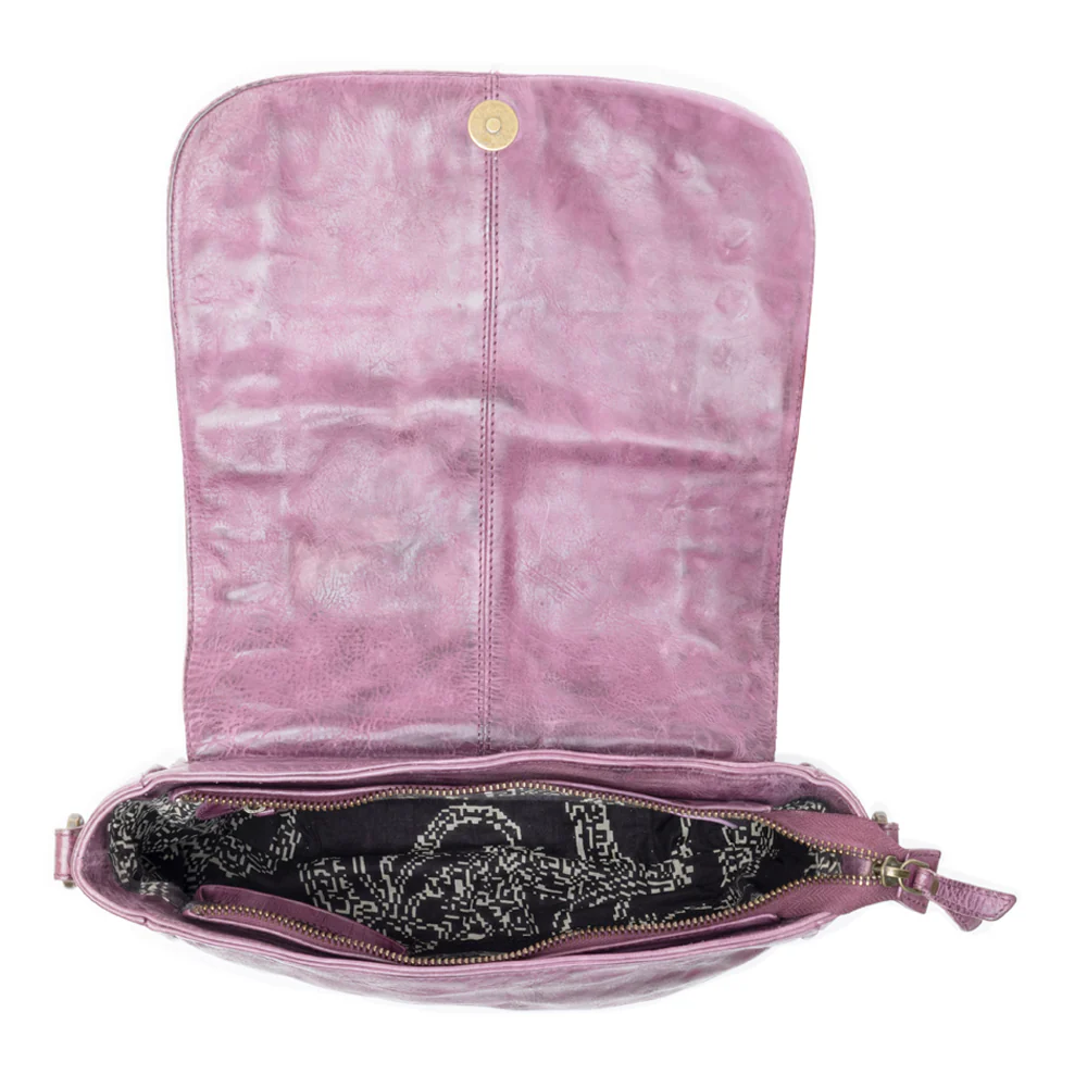 14112-western-scout-leather-crossbody-bag-in-purple-1.webp