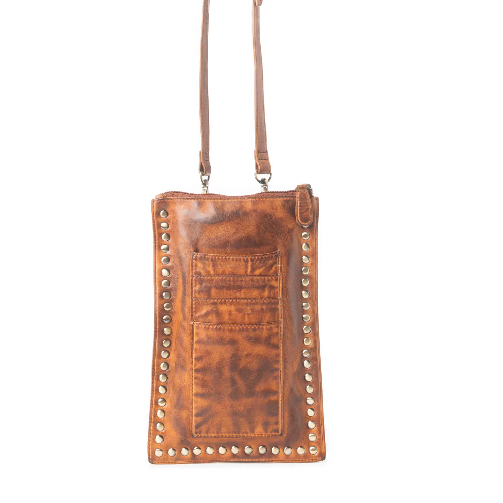 14135-western-wanderer-leather-bag-in-burnt-honey-1.webp