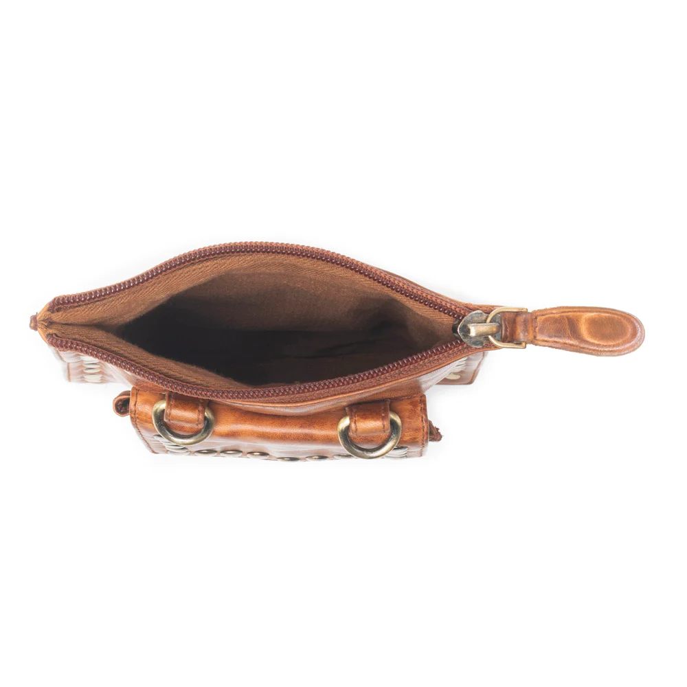 14135-western-wanderer-leather-bag-in-burnt-honey-1.webp