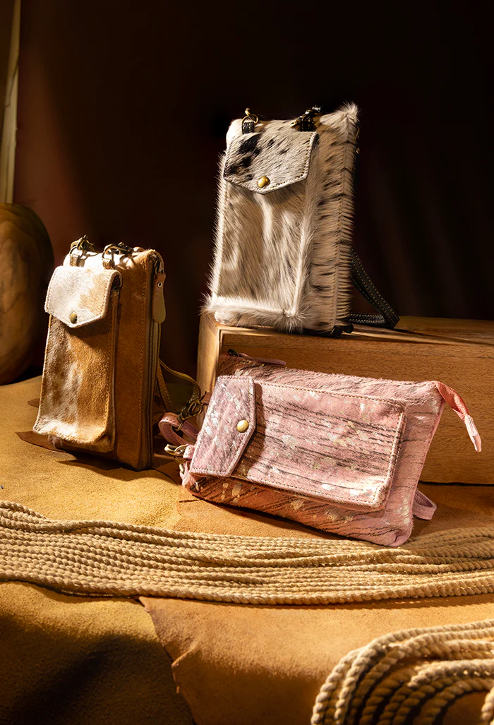 14254-wild-chic-phone-case-bag-in-silver-fleck-pink-1.webp