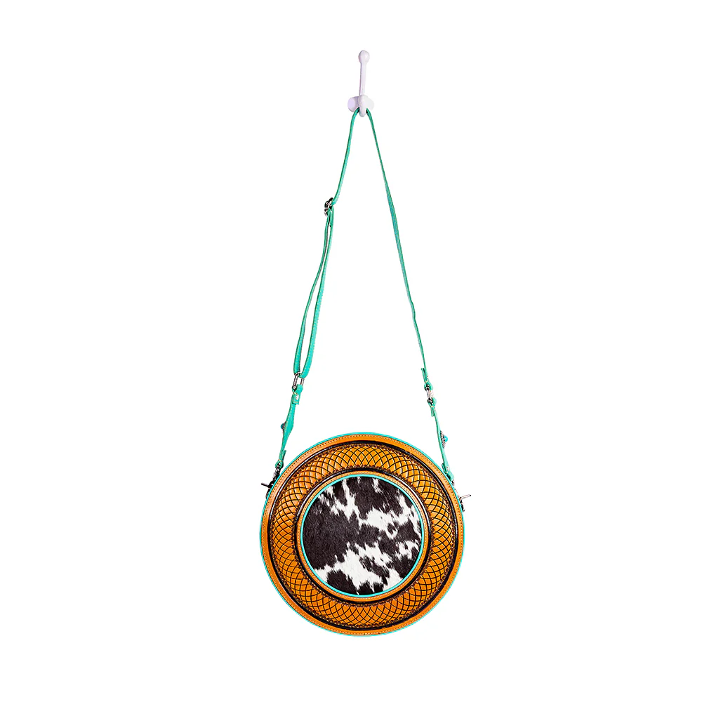 14412-winoka-trail-round-bag-1.webp
