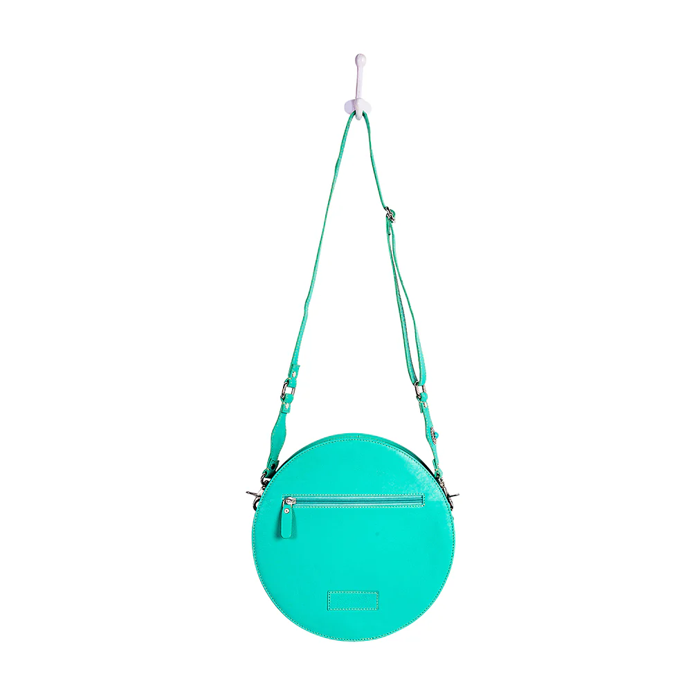 14412-winoka-trail-round-bag-1.webp