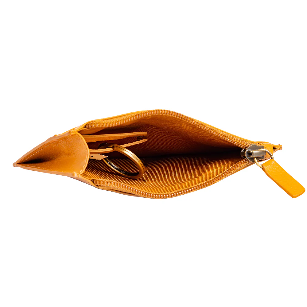 14506-wylie-corral-hand-tooled-credit-card-holder-1.webp