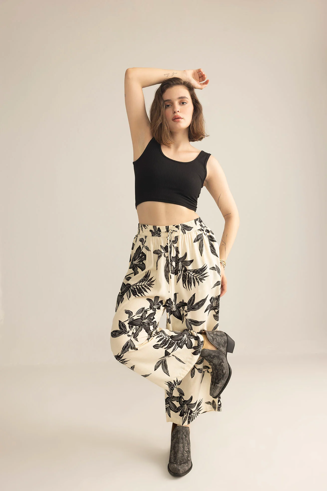 14614-zen-garden-women-s-pants-in-white-black-1.webp