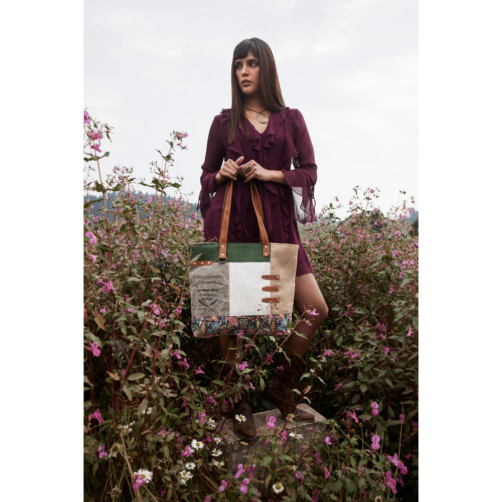 2151-boulangerie-floral-trim-tote-bag-1.webp