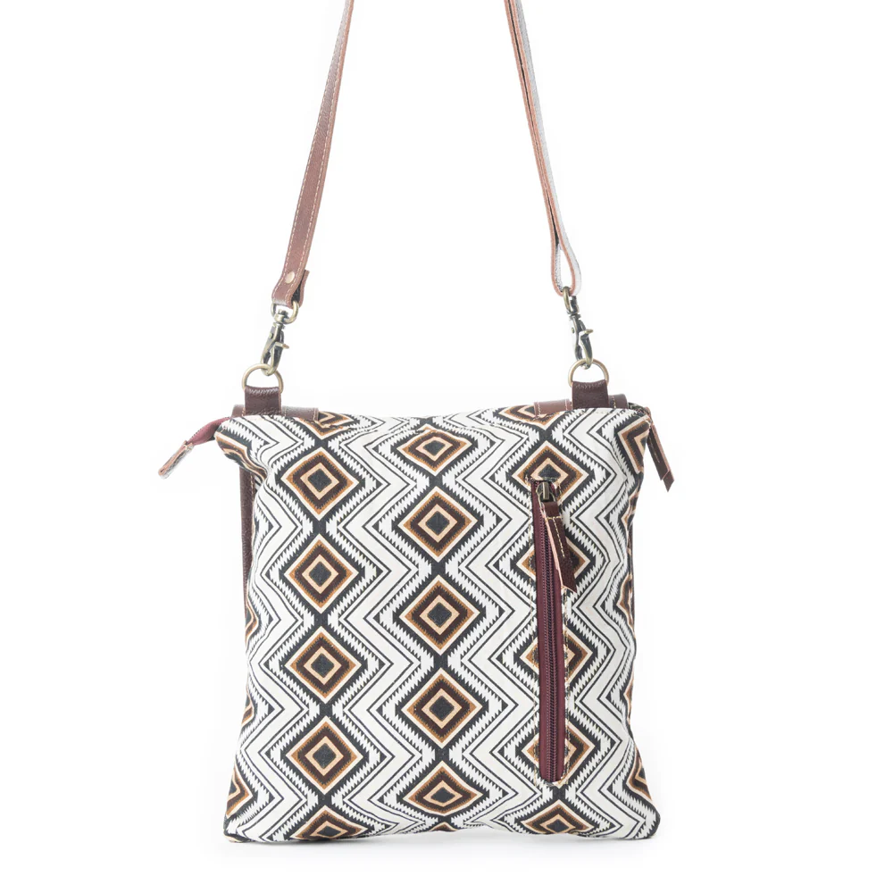 2561-canyon-star-concealed-carry-bag-in-black-white-1.webp
