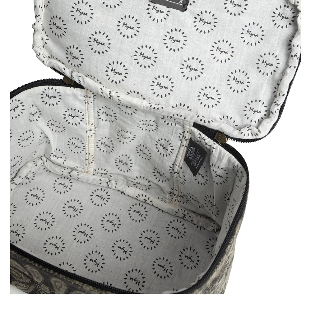 2600-carmela-toiletries-bag-1.webp