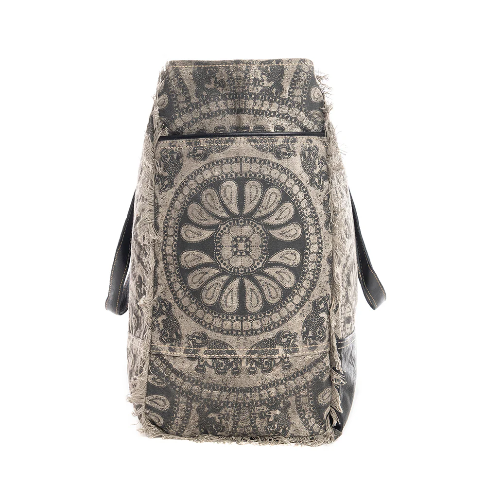 2602-carmela-weekender-bag-1.webp