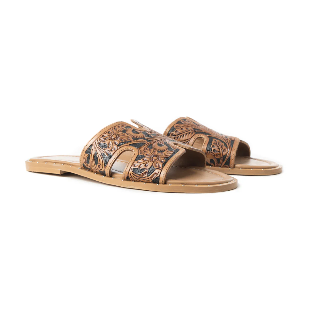 2614-carmina-anne-sandals-in-black-1.webp