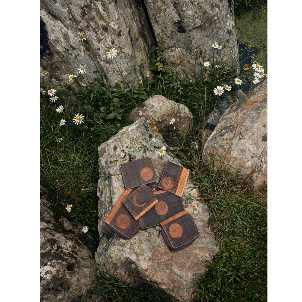 2763-cephora-credit-card-holder-1.webp