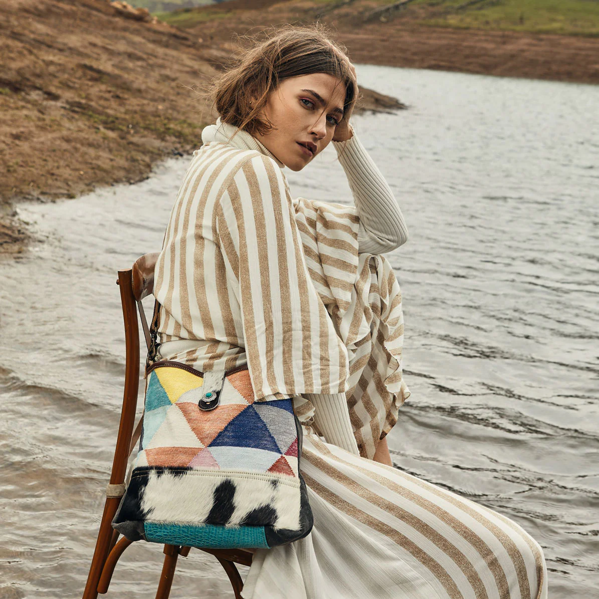 2975-chromo-canva-shoulder-bag-1.webp