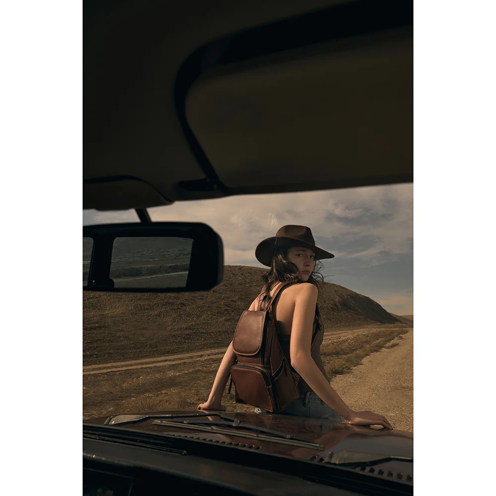 2981-cinnamon-trail-leather-backpack-bag-1.webp