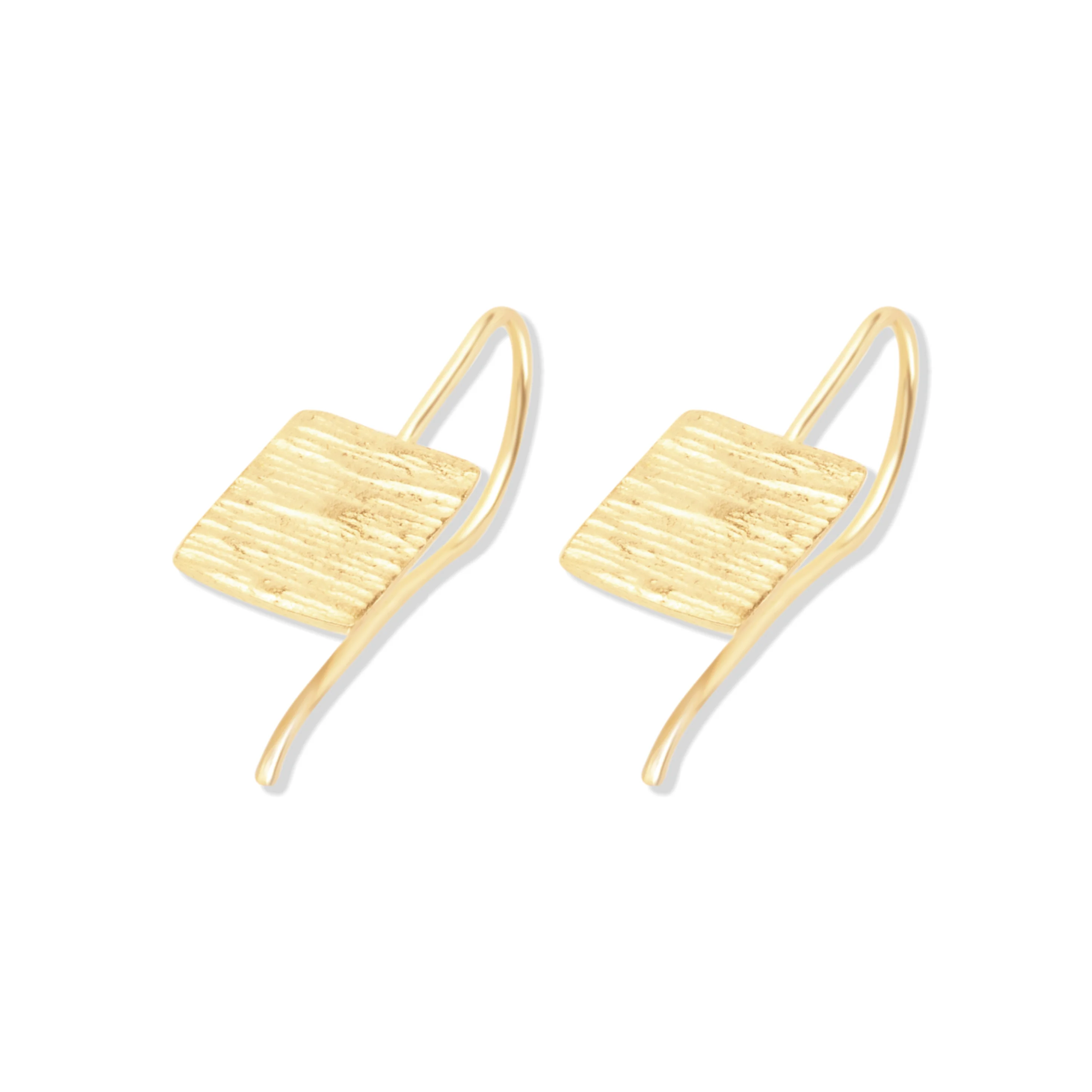3023-cleft-earring-1.webp