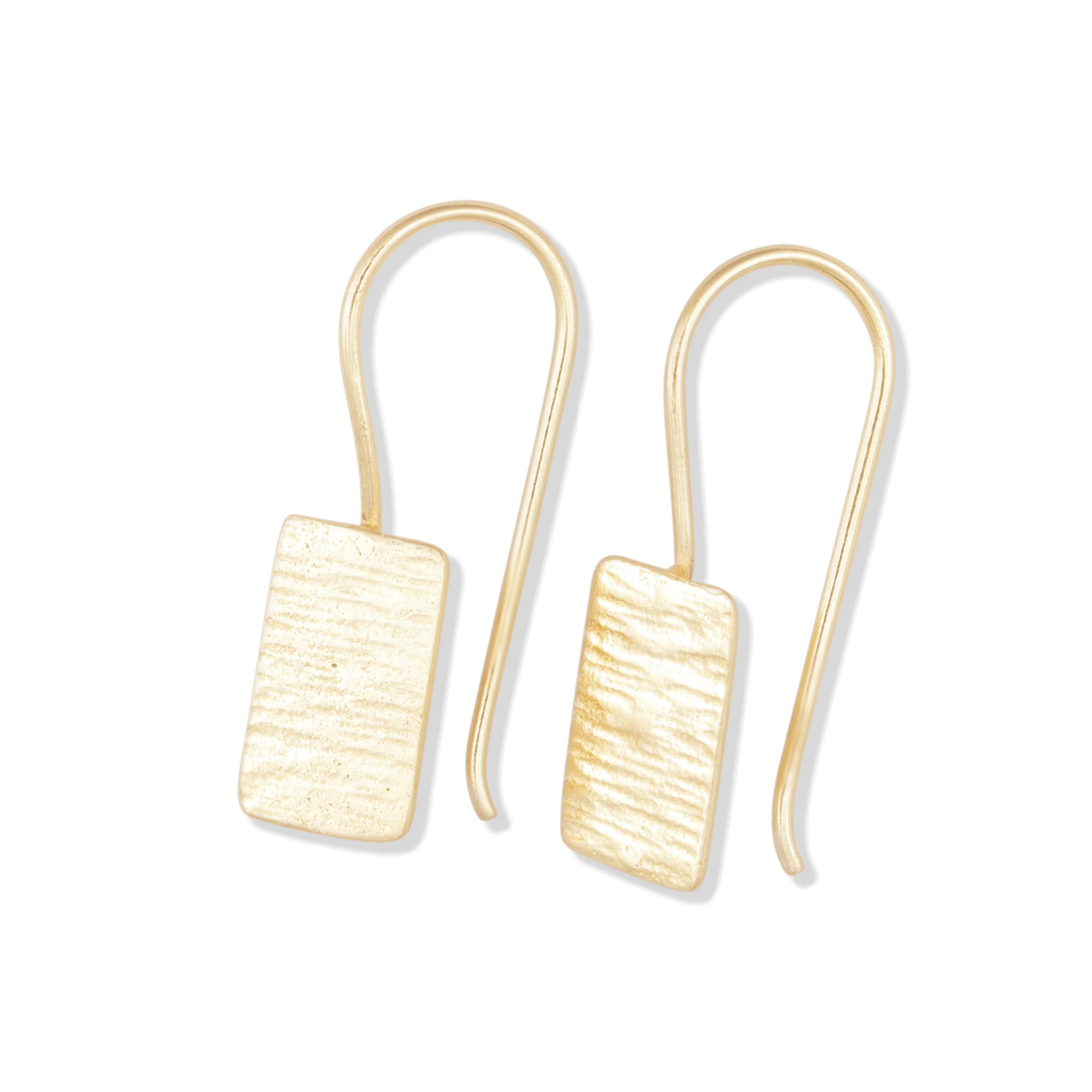 3023-cleft-earring-1.webp